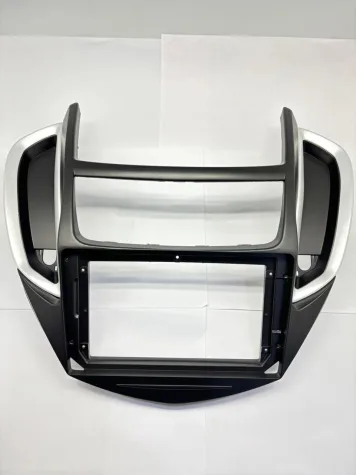 MOLDURA CHEVROLET TRACKER 2013/2016 9"